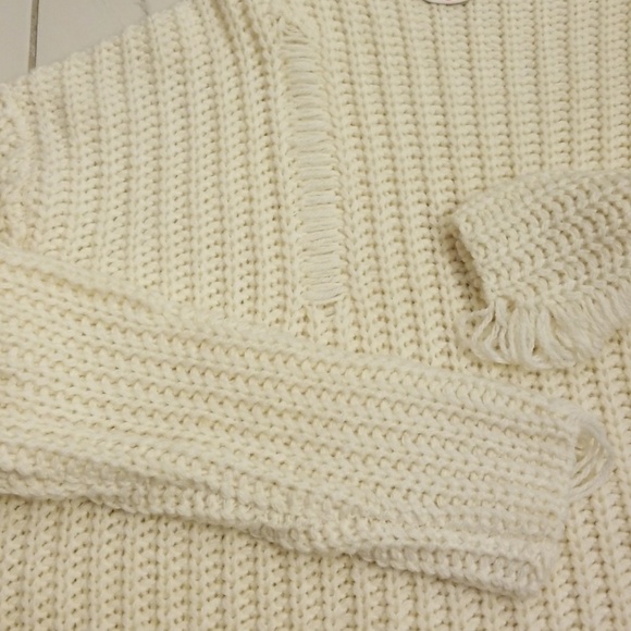 Umgee distressed sweater - Picture 2 of 7